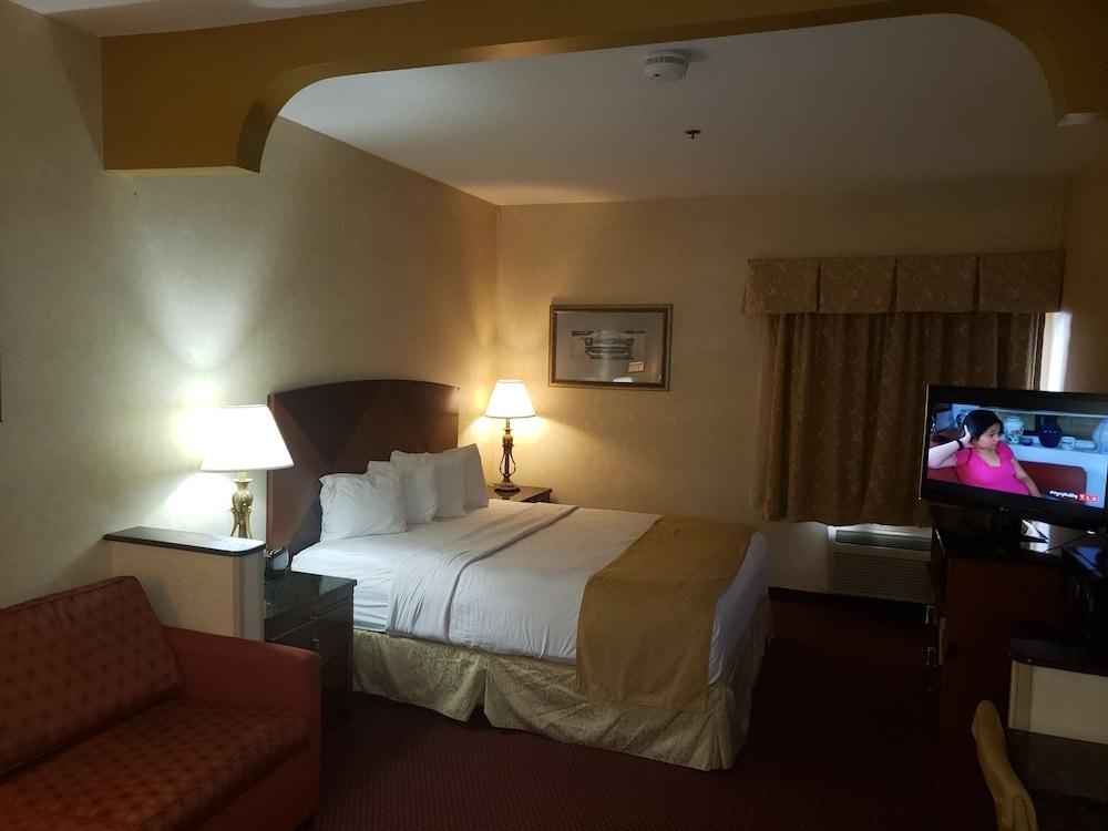 A Victory Suites Warren photo 7