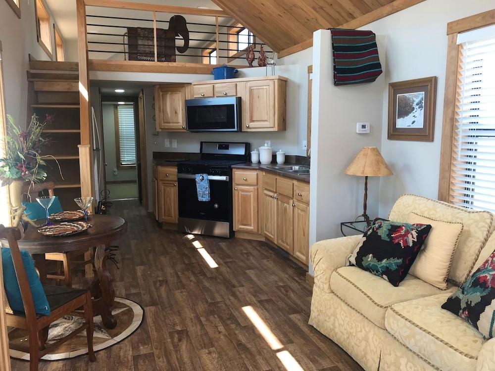 The Lodges of Oak Creek photo 25