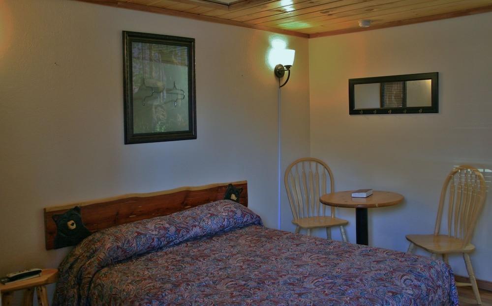 Black Bear Lodge Motel photo 5