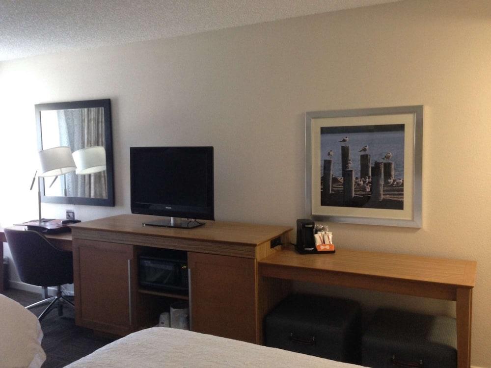 Hampton Inn Tampa/Rocky Point-Airport photo 8