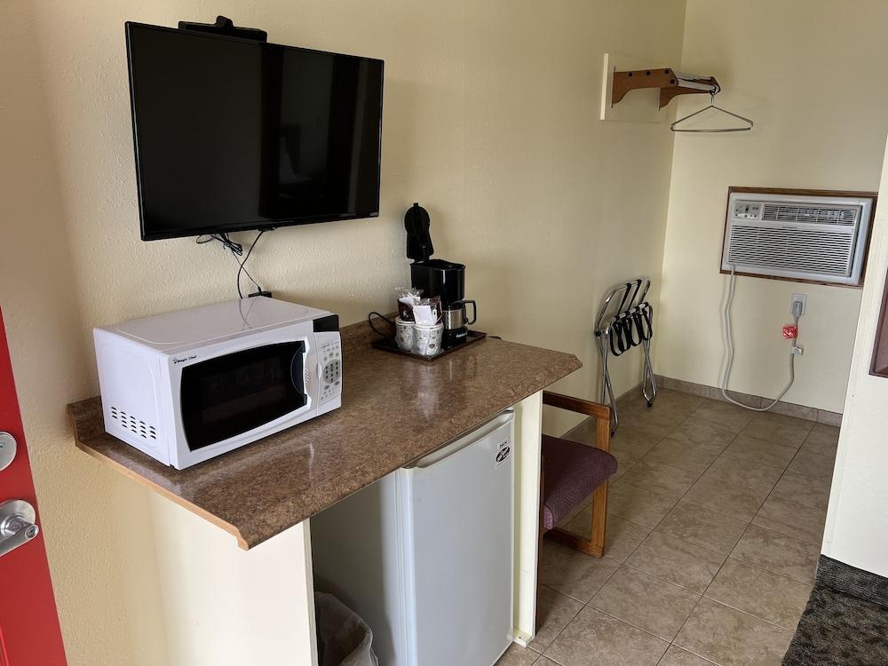 All Star Inn & Suites photo 18