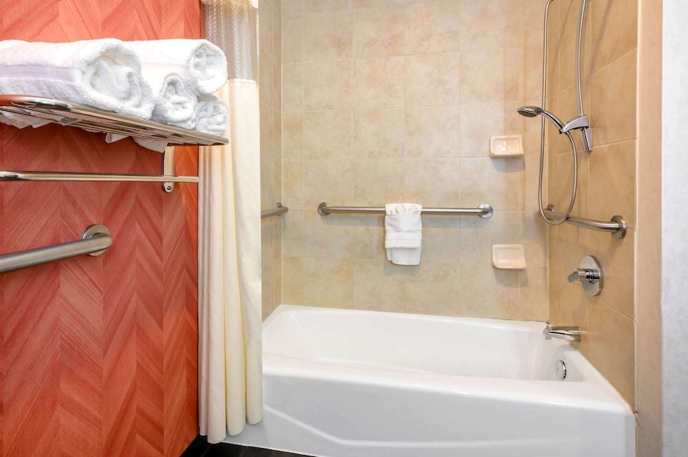 La Quinta Inn & Suites by Wyndham Longview North photo 23