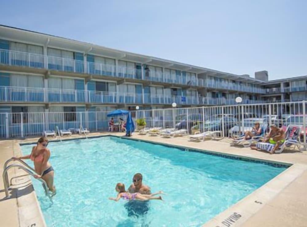 Thunderbird Beach Motel photo 5