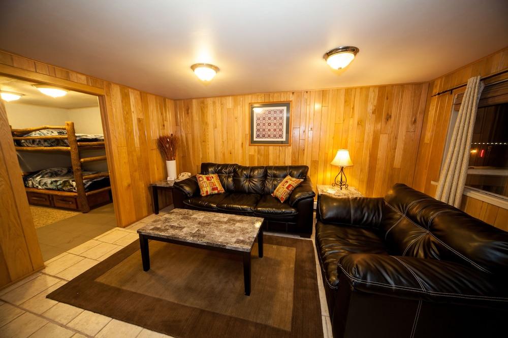Log Cabin Lodge & Suites photo 48