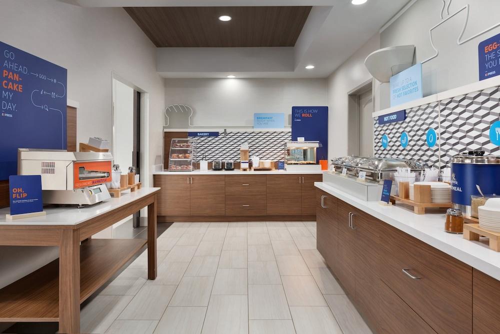 Holiday Inn Express Hotel & Suites Merced by IHG photo 25