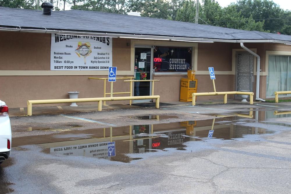 EverGreen Inn & RV photo 1