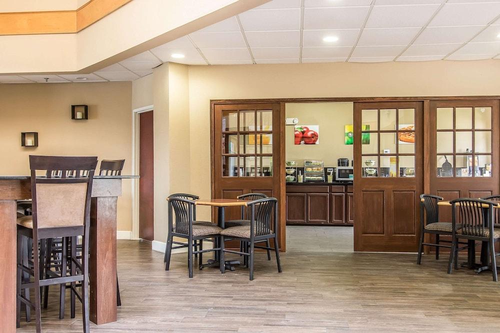 Quality Suites New Iberia photo 29