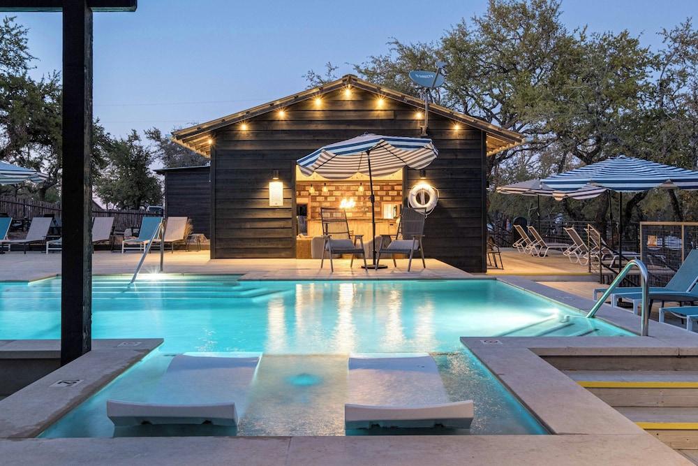 Lucky Arrow Retreat - Dripping Springs photo 17