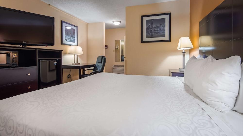 Days Inn by Wyndham St. Charles IL photo 5