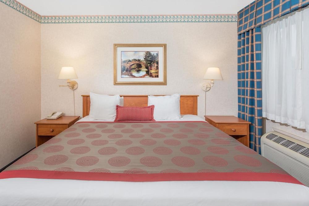 Ramada by Wyndham Kent Seattle Area photo 10