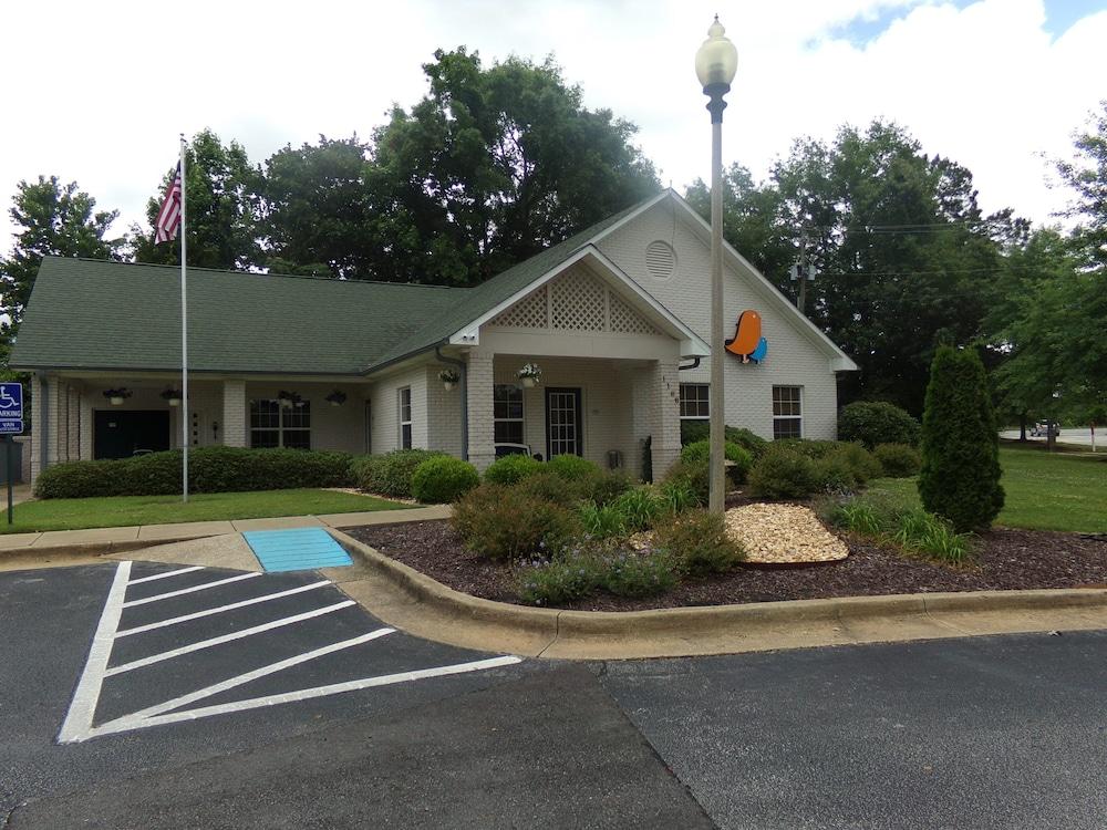 InTown Suites Extended Stay Auburn AL - Auburn University photo 14