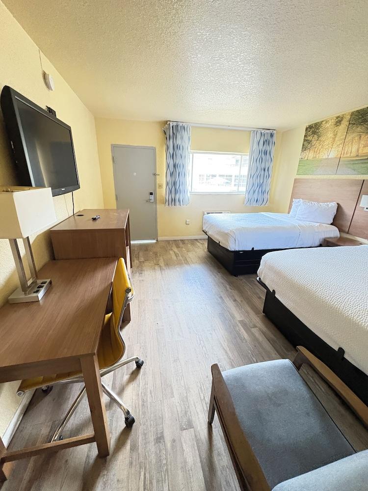 University Inn Gainesville photo 5