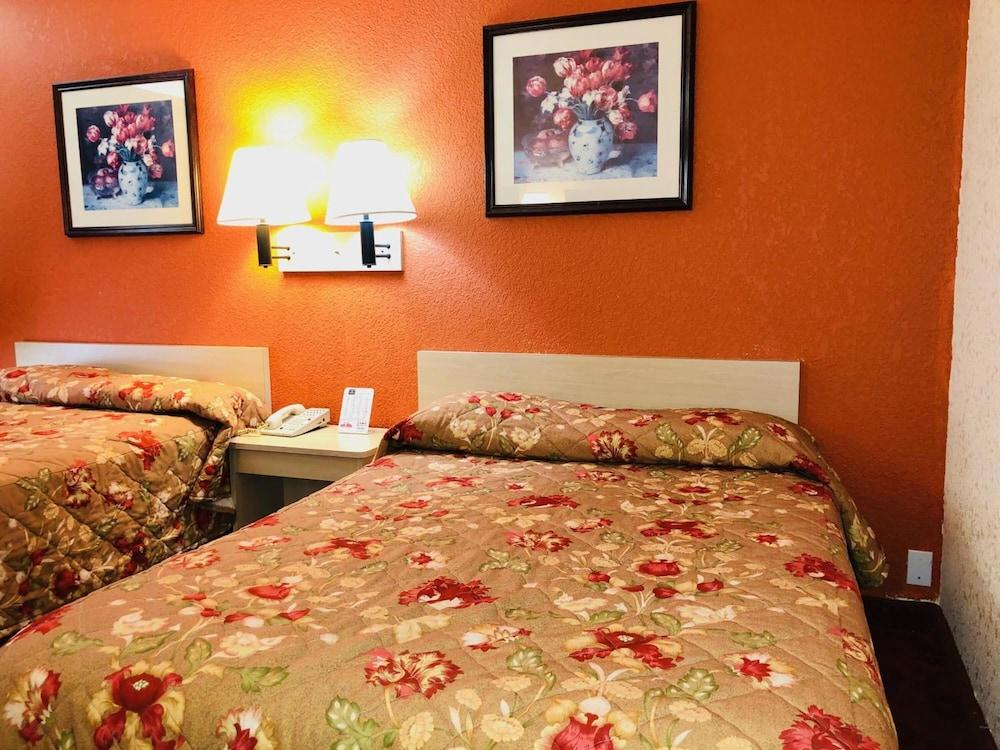 QC Stay Inn photo 2