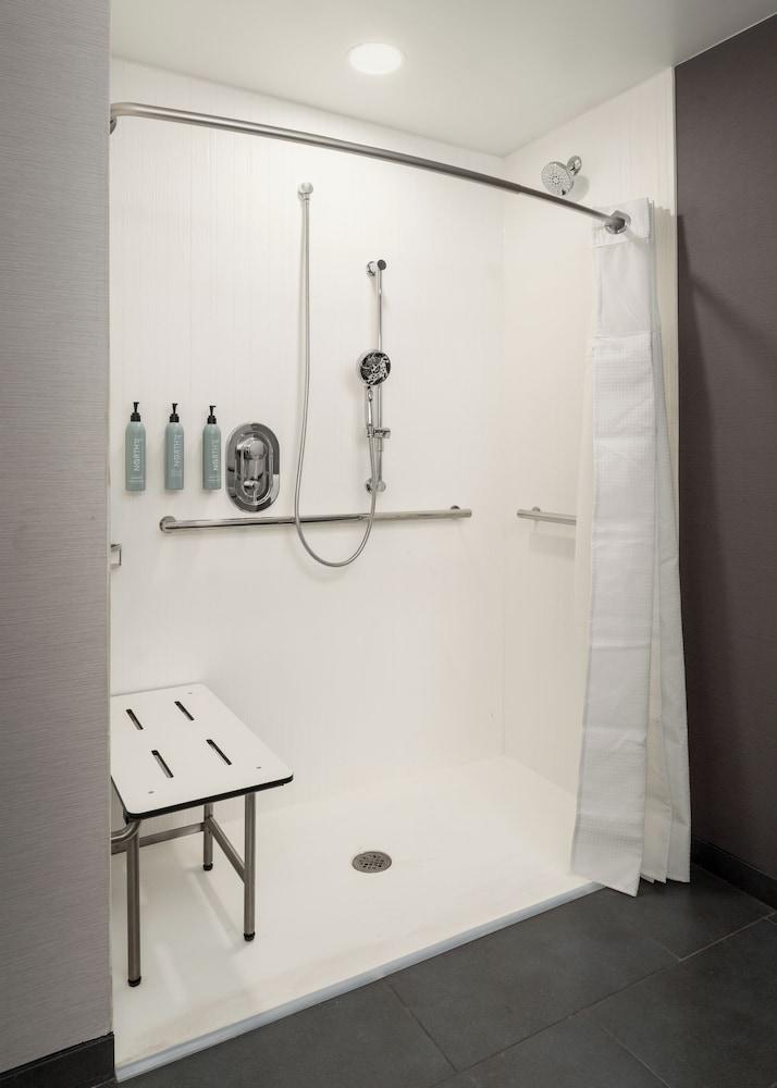 Courtyard by Marriott Brunswick photo 27