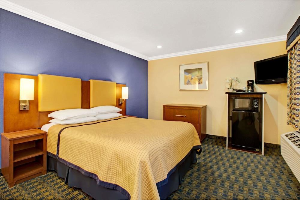 Days Inn by Wyndham San Francisco - Lombard photo 3