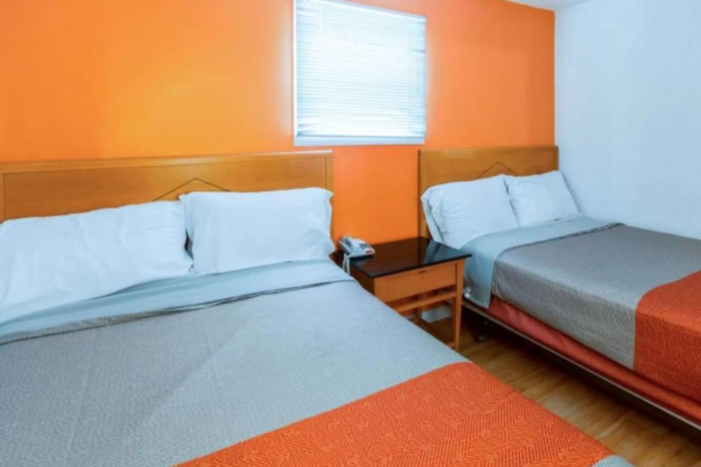 Flamingo Motel photo 20