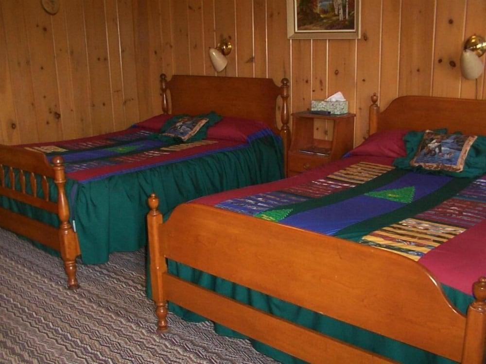 Pine Tree Motel & Cabins photo 15