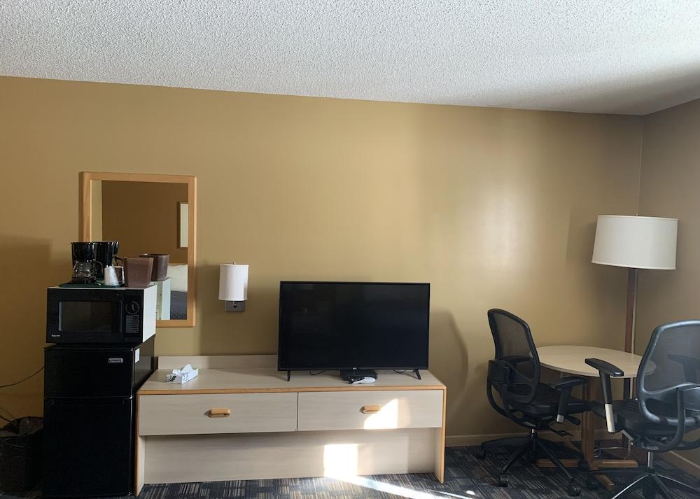 Lakeside Motor Inn photo 10
