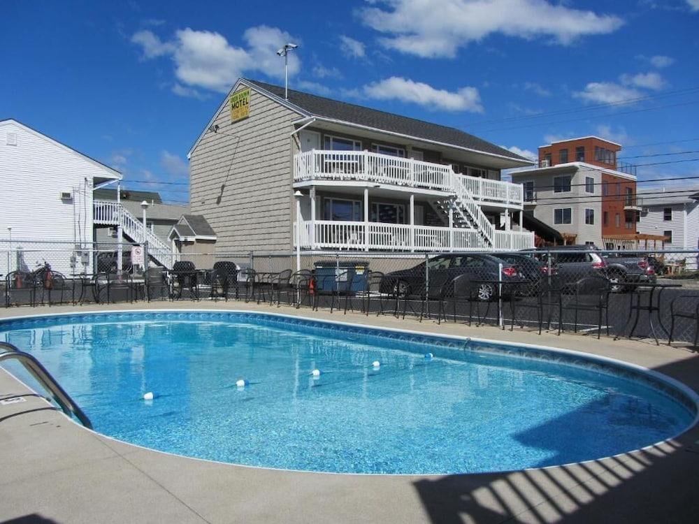 Green Dolphin Motel photo 68