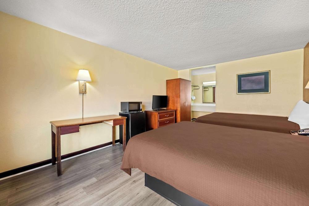 Rodeway Inn Monroe photo 22