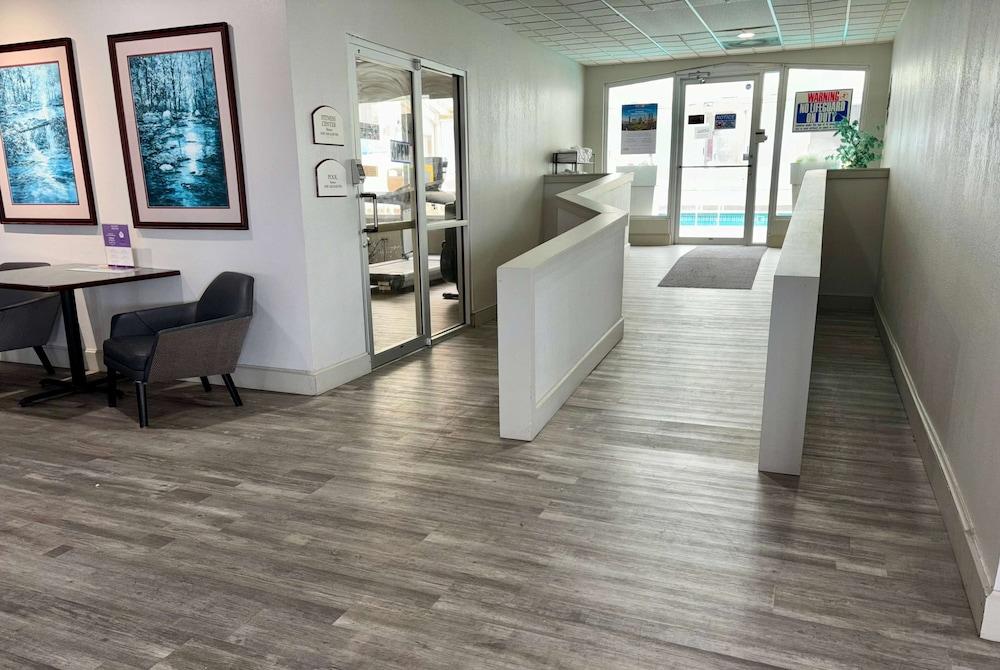 Baymont by Wyndham Keokuk photo 2