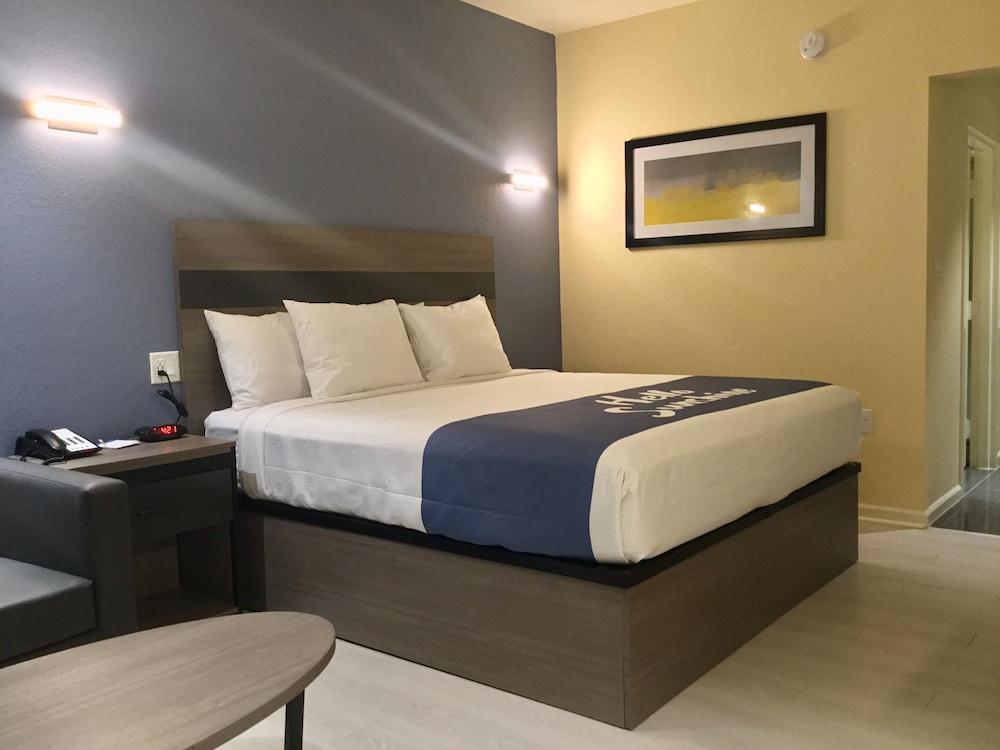 Days Inn by Wyndham Freeport photo 36