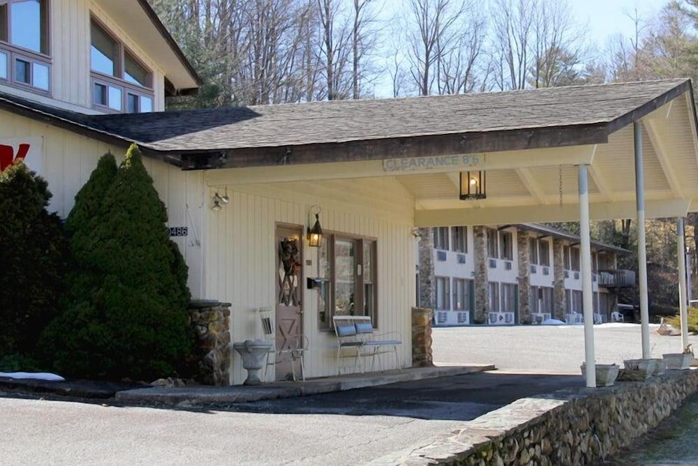 High Meadows Inn photo 1