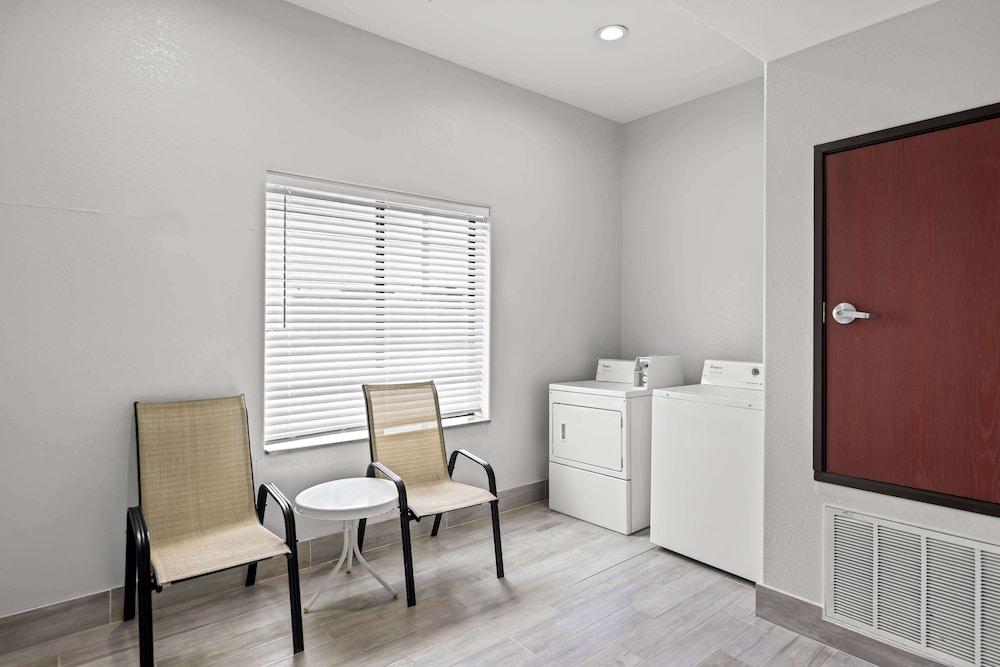 Best Western Palace Inn & Suites photo 32