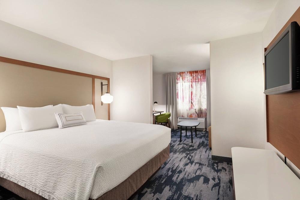 Fairfield Inn by Marriott Visalia Sequoia photo 9