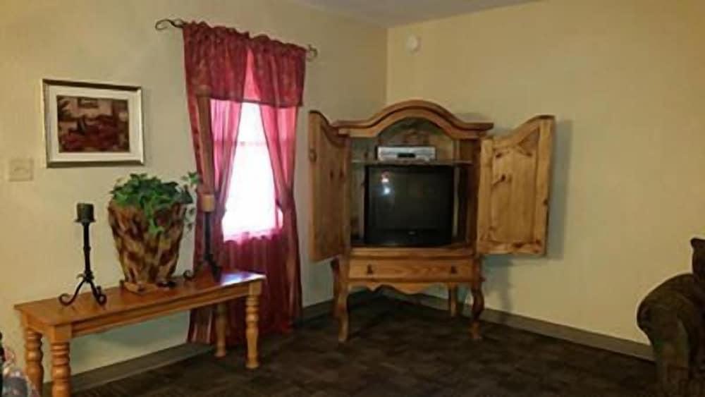Taneycomo Lakefront Resort photo 14