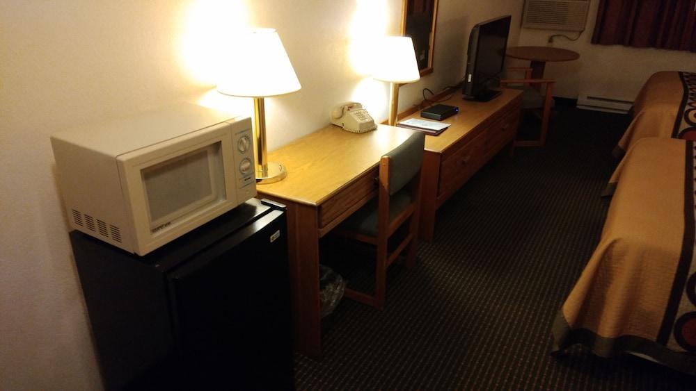 Wautoma Inn by OYO Near Airport WI 73 photo 15