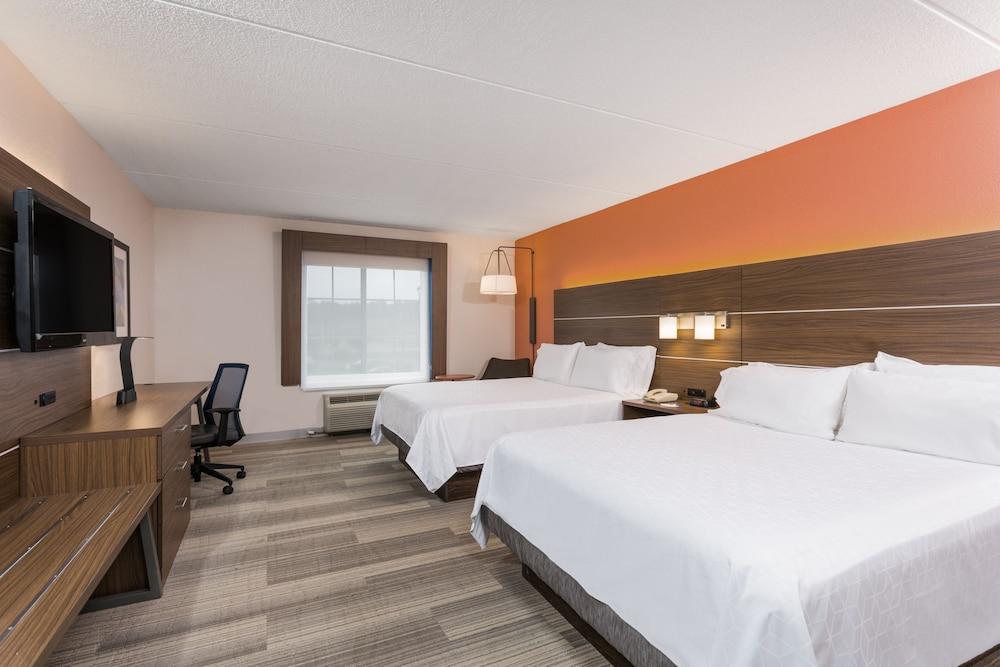 Holiday Inn Express and Suites - Petersburg - Fort Lee by IHG photo 11