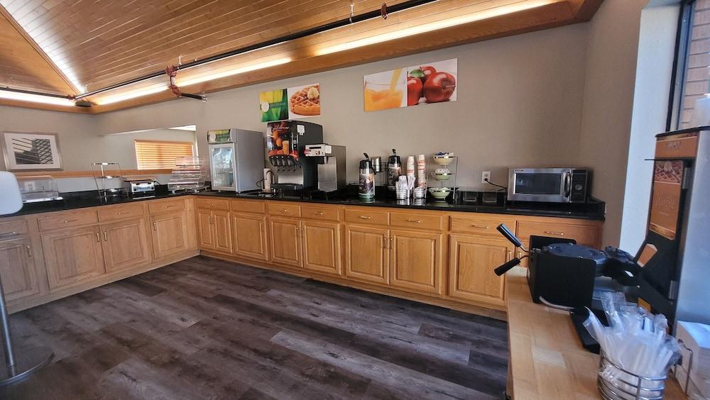 Quality Inn & Suites Marion photo 31