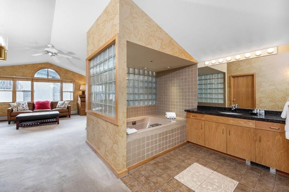 Christiania Condos - CoralTree Residence Collection photo 68