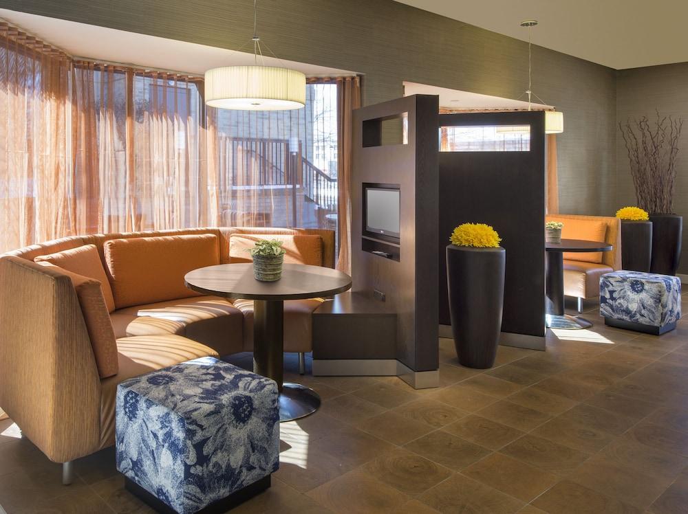 Courtyard by Marriott Grand Rapids Airport photo 4