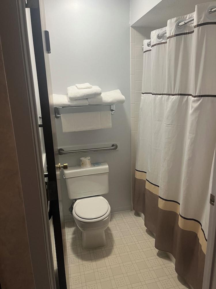 Aurora Inn photo 9