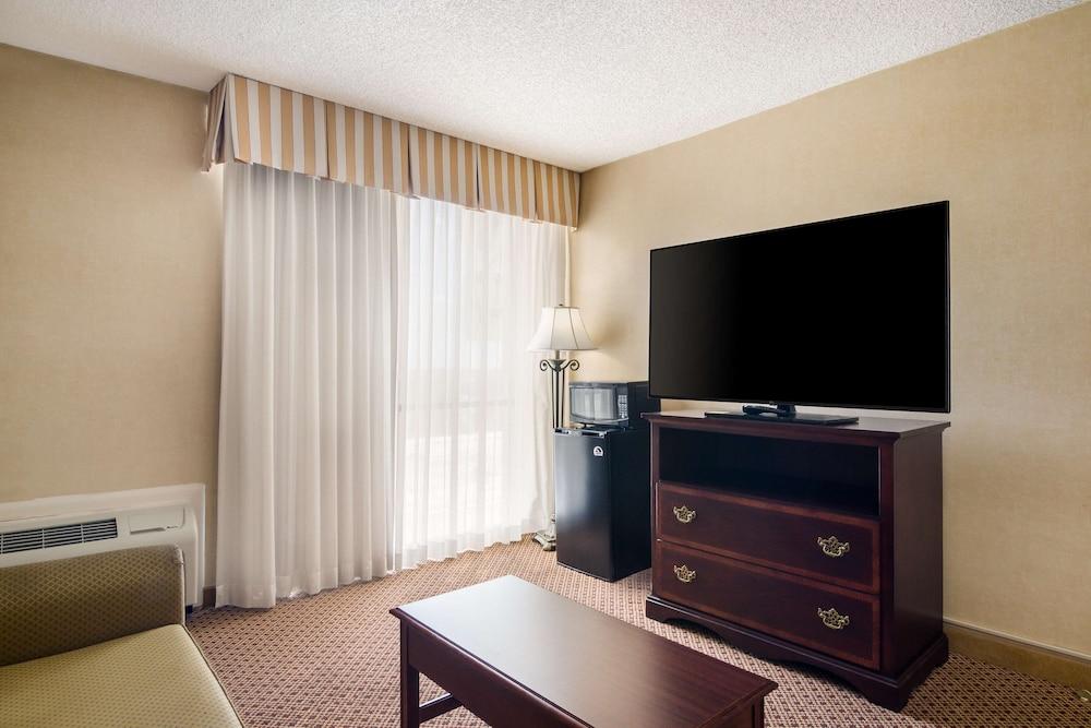 Red Lion Hotel & Conference Center Cheyenne photo 4