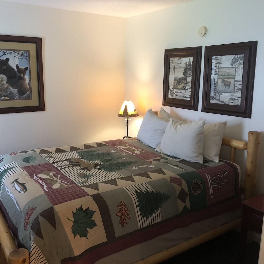 Harbor's Edge Motel photo 31