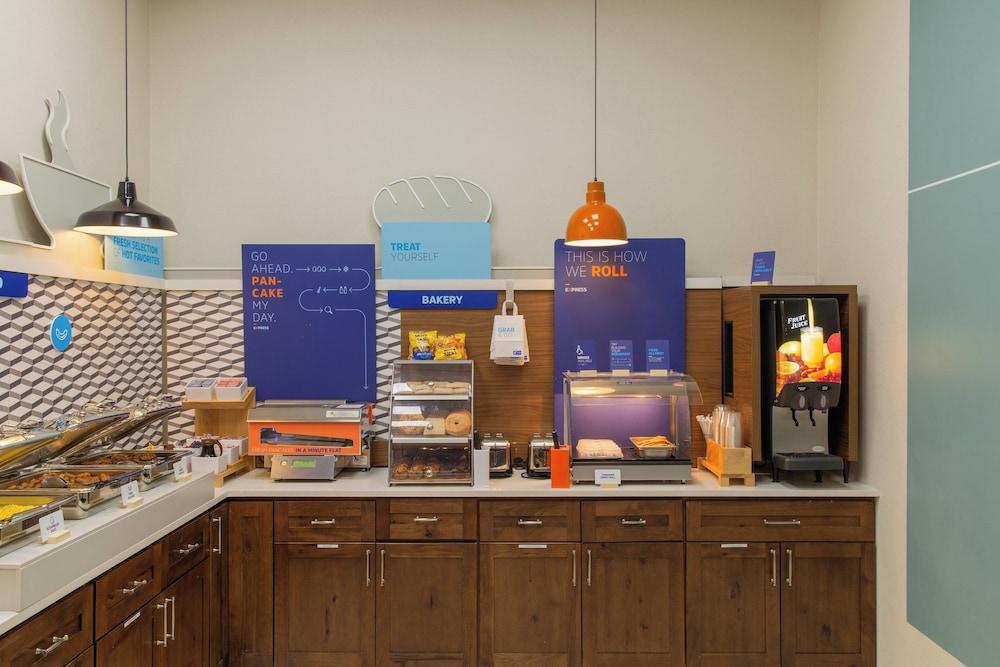 Holiday Inn Express New Rochelle by IHG photo 45