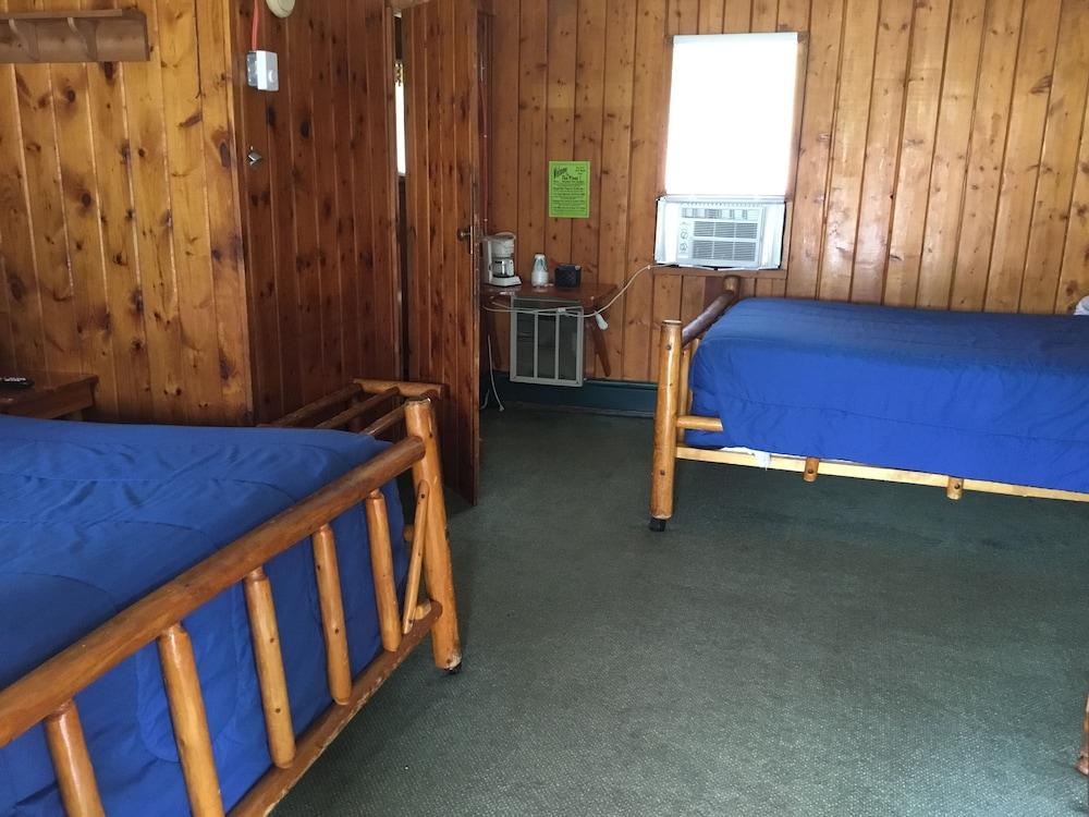 Pines Motel photo 12