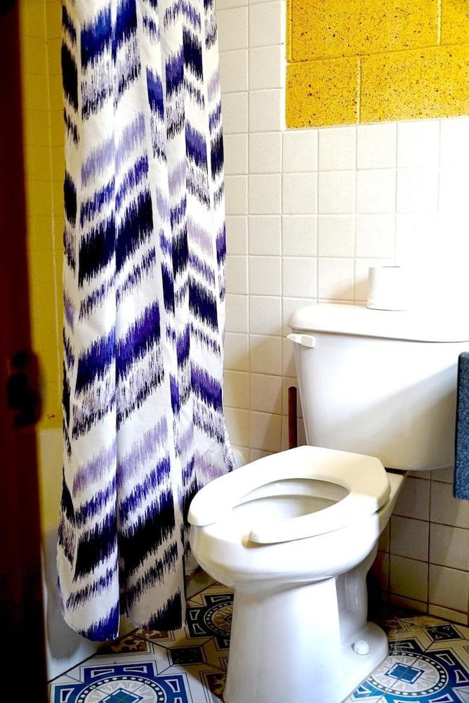 Savannah Inn and Suites photo 16