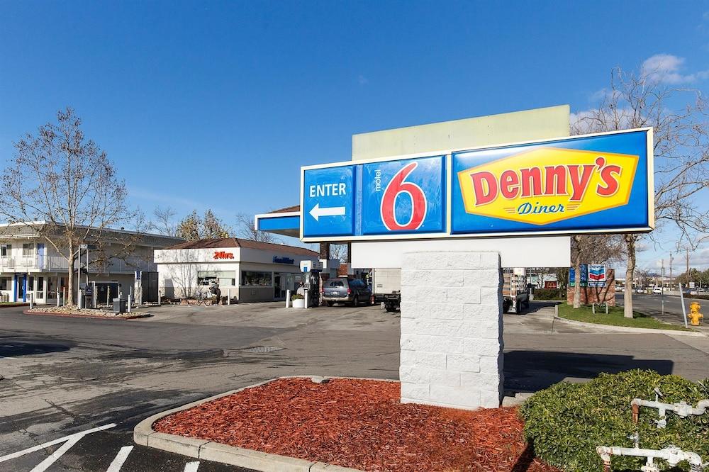 Motel 6 Hayward, CA – Silicon Valley Gateway photo 27