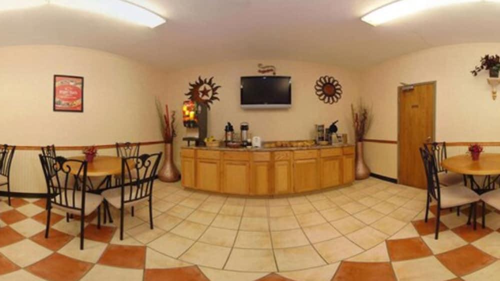 Econo Lodge Kent - Akron West photo 22