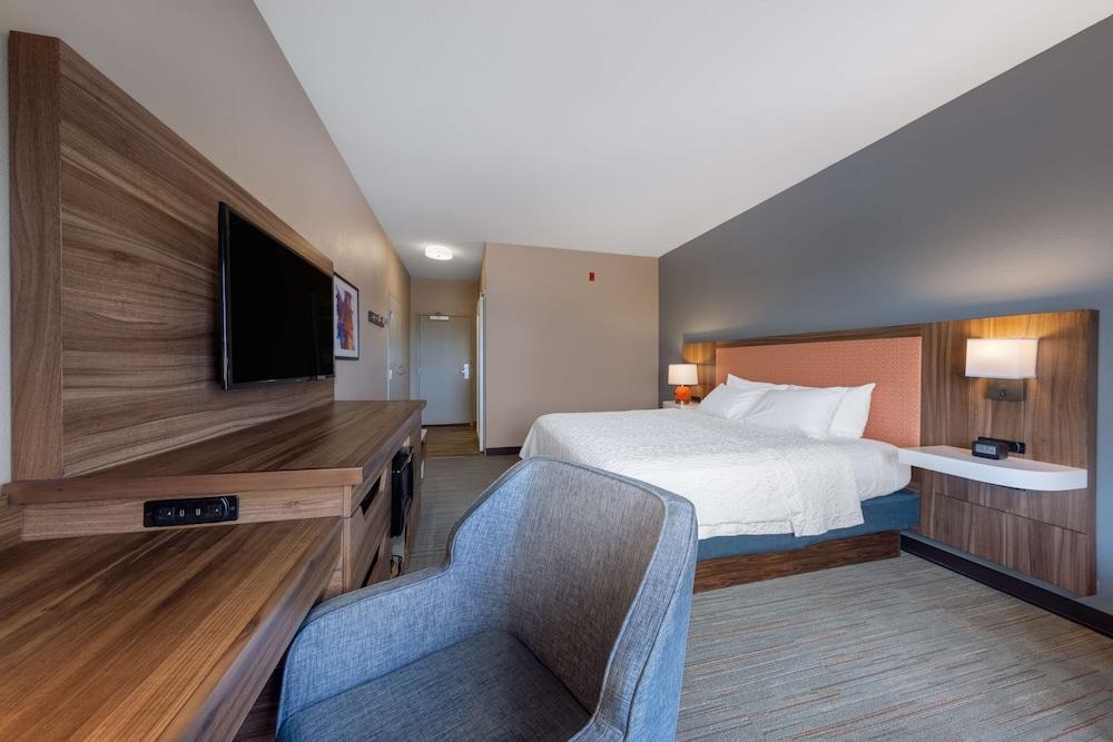 Hampton Inn St. Robert/Ft. Leonard Wood photo 26