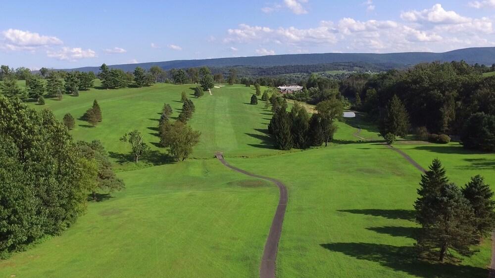 Rolling Pines Golf & Banquet Facility photo 10