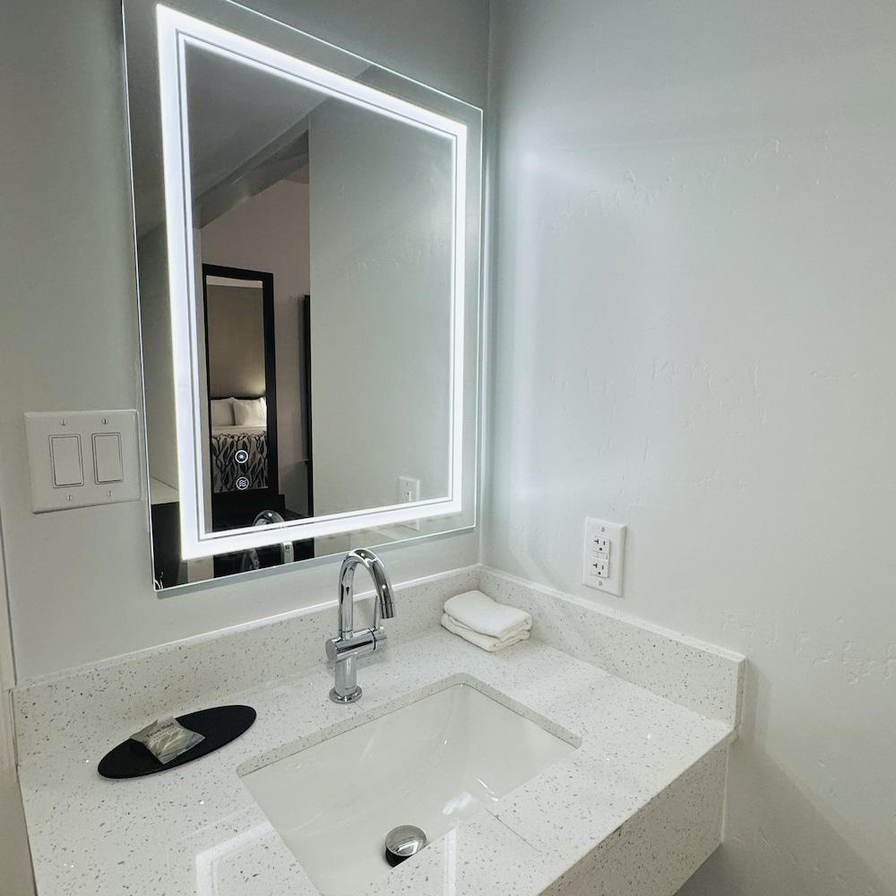 Red Roof Inn Miami, AZ photo 4