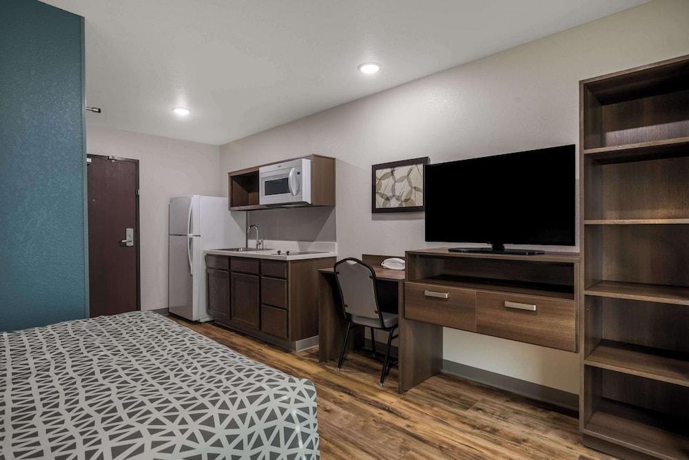 Woodspring Suites Milwaukee - Menomonee Falls photo 19