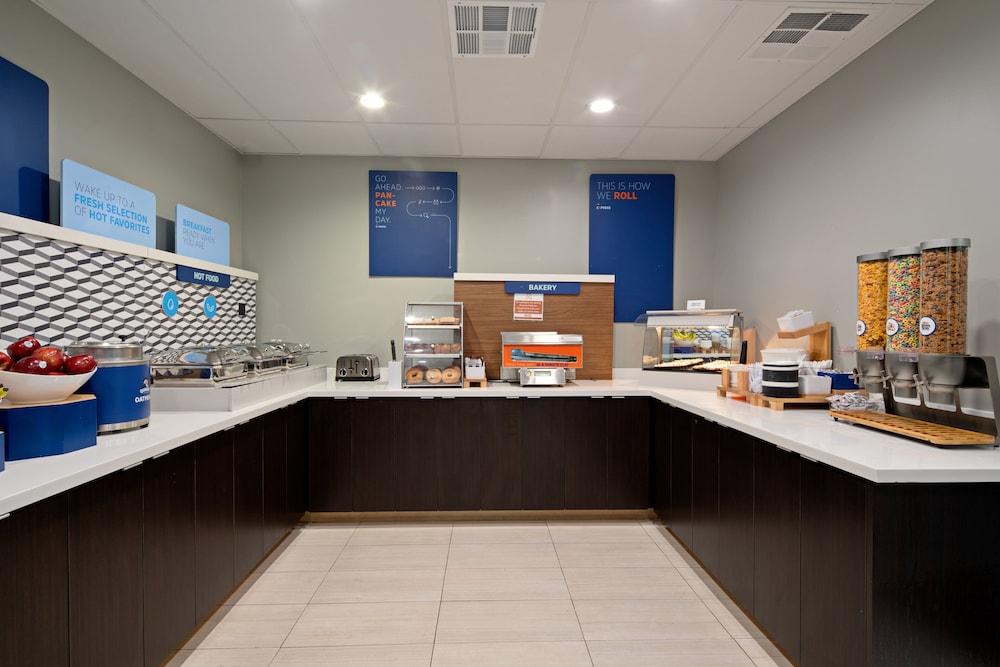 Holiday Inn Express Hotel & Suites Fresno South by IHG photo 28