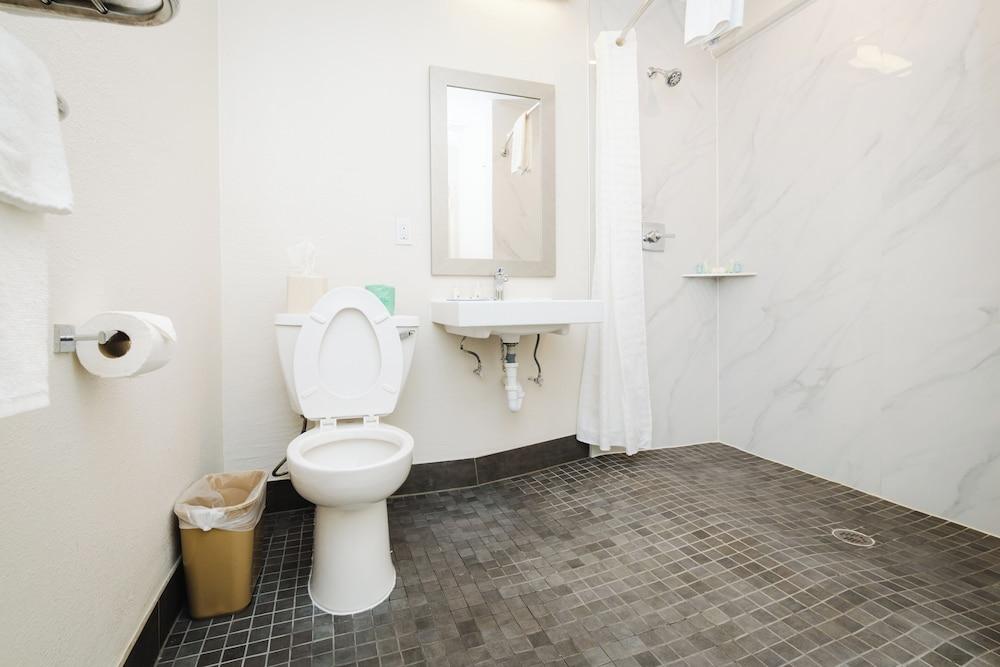 Quality Suites Houston Hobby Airport photo 23