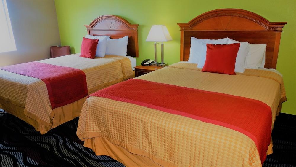 Oak Tree Inn & Suites photo 12